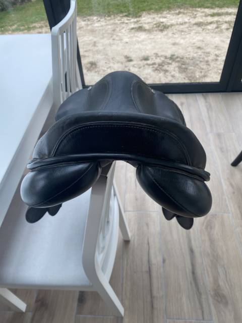 Selle cuir noire Eric Thomas 16,5 pouces 