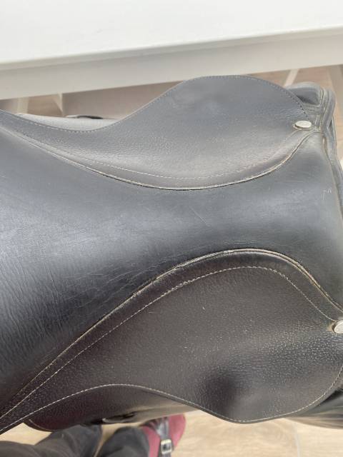 Selle cuir noire Eric Thomas 16,5 pouces 