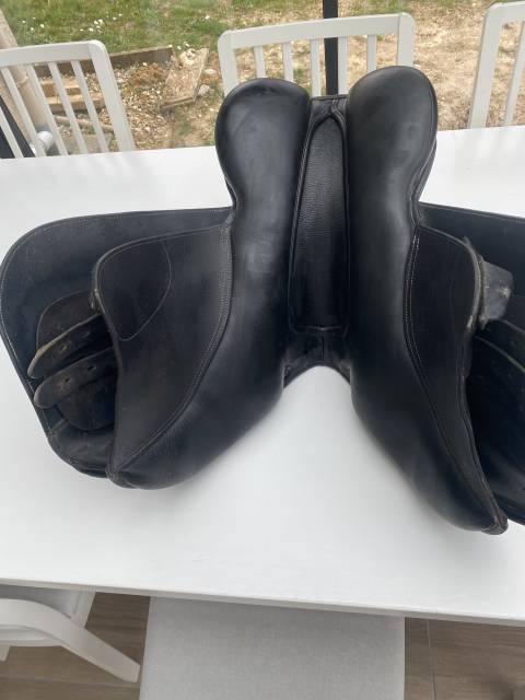 Selle cuir noire Eric Thomas 16,5 pouces 