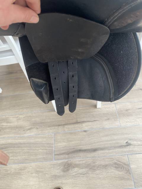 Selle cuir noire Eric Thomas 16,5 pouces 