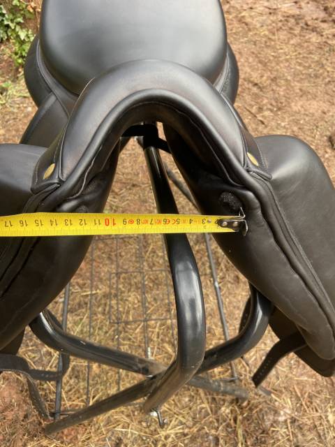 Selle de dressage Aulion 18 pouces neuve
