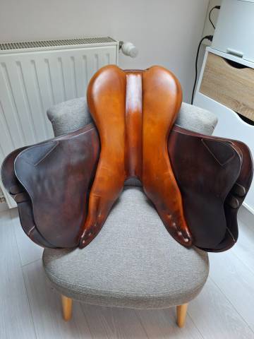 ? À VENDRE – SELLE D’OBSTACLE DELGRANGE PARTITION ?