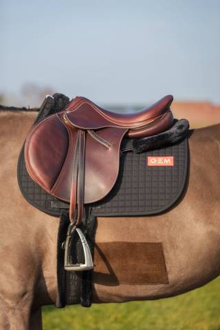 Tapis de selle Obstacle LEO Noir - GEM