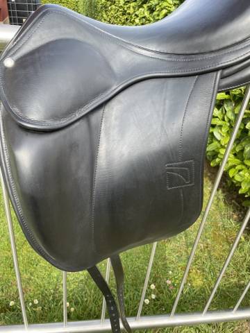 Selle de dressage Childeric