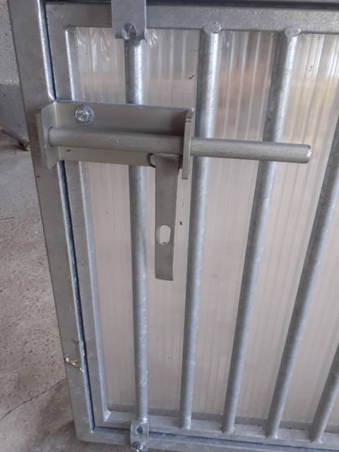 Fenêtre de box en acier gavanisé