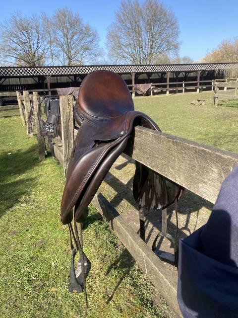 Selle dressage butet 17