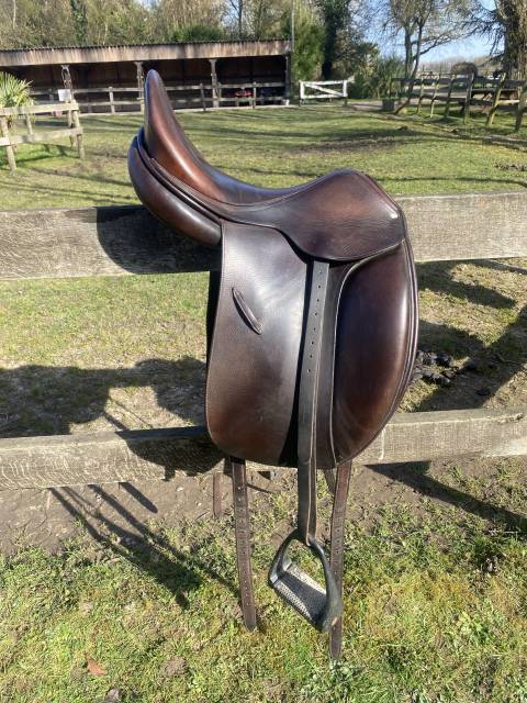 Selle dressage butet 17