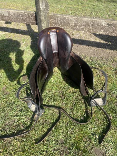 Selle dressage butet 17