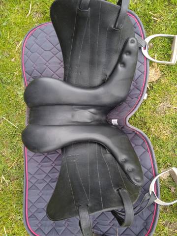 Selle dressage Butet noire 17.5