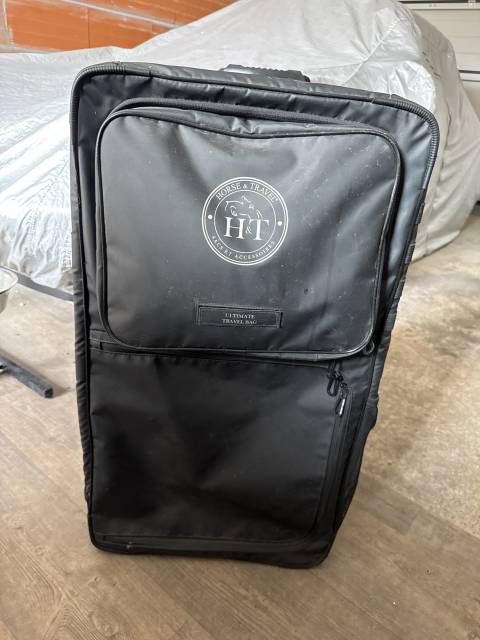 Valise noir transport selle 