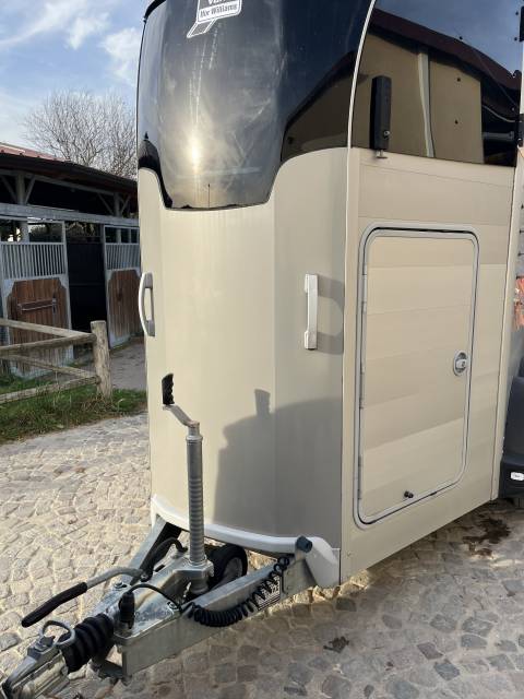 Van ifor willaims HBX506