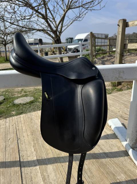 Selle de dressage Équipe modèle emporio