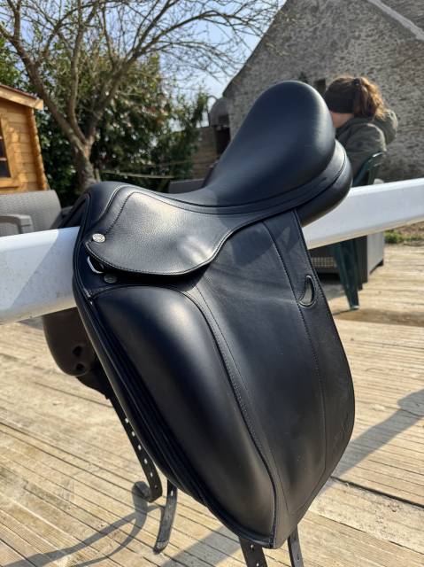 Selle de dressage Équipe modèle emporio
