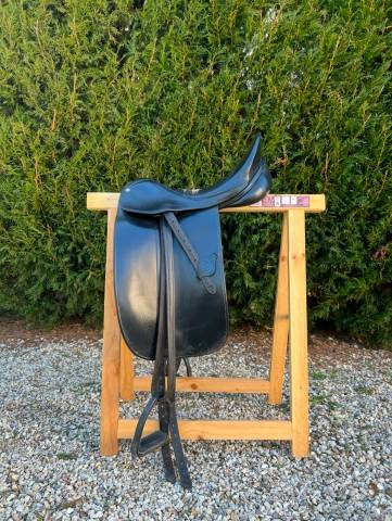 ﻿﻿Selle de dressage Forestier  ﻿﻿Modèle : Carlos Pinto
