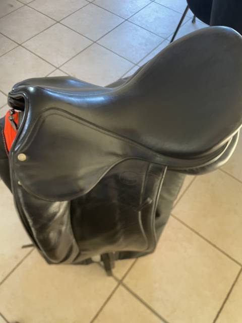 Selle dressage Devoucoux
