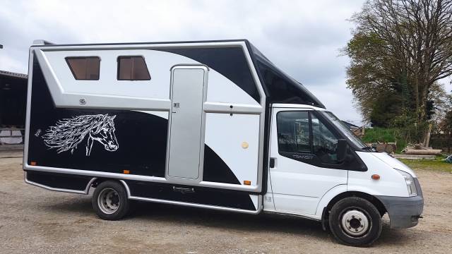Camion chevaux avec Home car