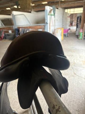 Selle Rebelle 17,5 en très bon état 