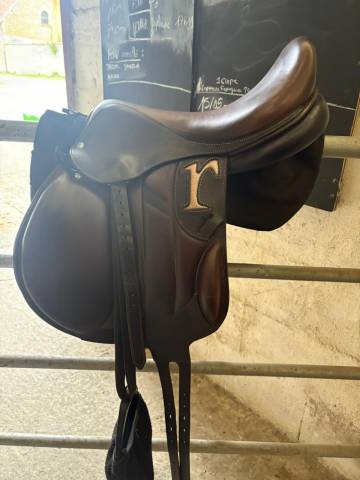 Selle Rebelle 17,5 en très bon état 