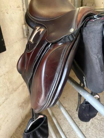 Selle Rebelle 17,5 en très bon état 