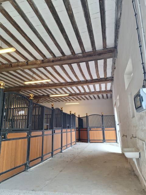Écurie / boxs à louer