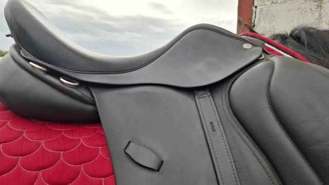 Selle de dressage 17,5