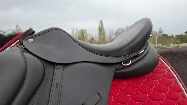 Selle de dressage 17,5