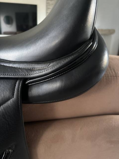 Selle de dressage ikonic light 