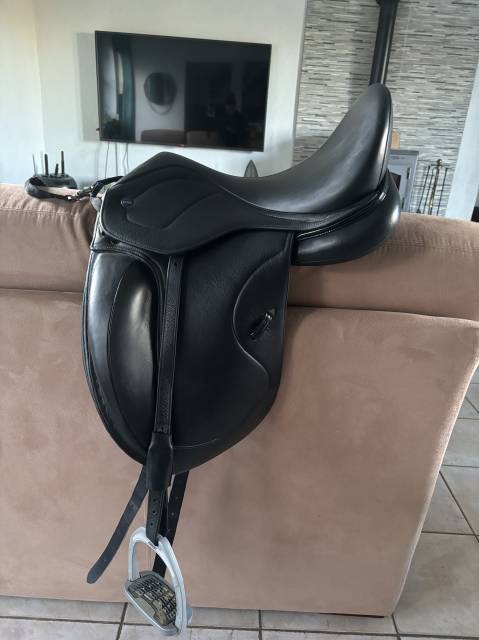 Selle de dressage ikonic light 