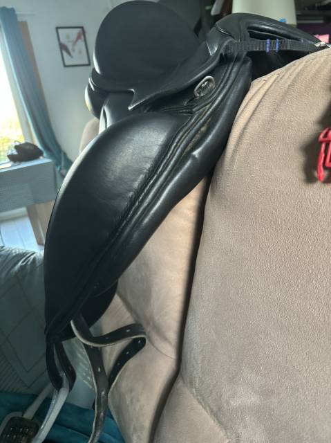 Selle de dressage ikonic light 