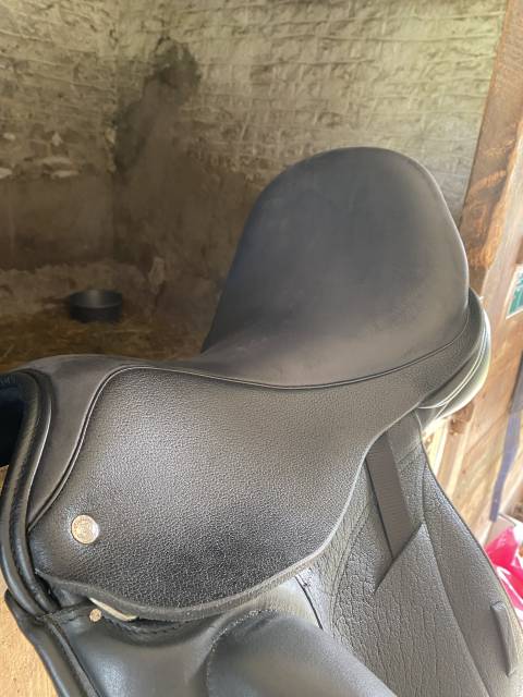 Selle Dressage taille 18