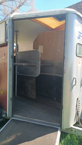 Van Chevaux 2 places