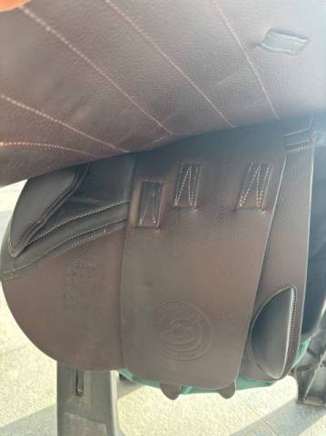 selle forestier noir modele seoul2019 de 17 pouce 