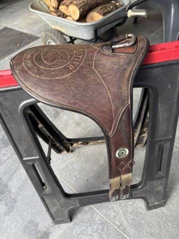 selle forestier noir modele seoul2019 de 17 pouce 