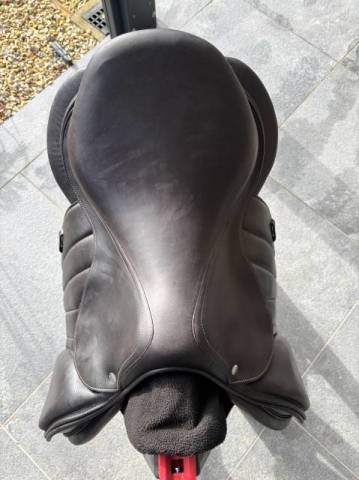 selle forestier noir modele seoul2019 de 17 pouce 