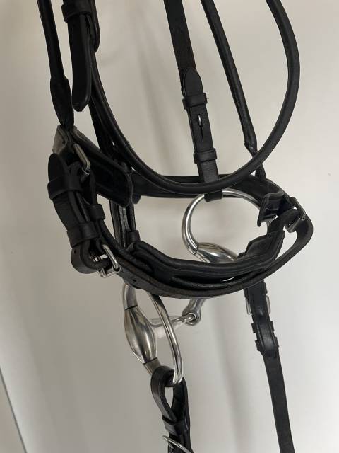 Filet rond en cuir noir 