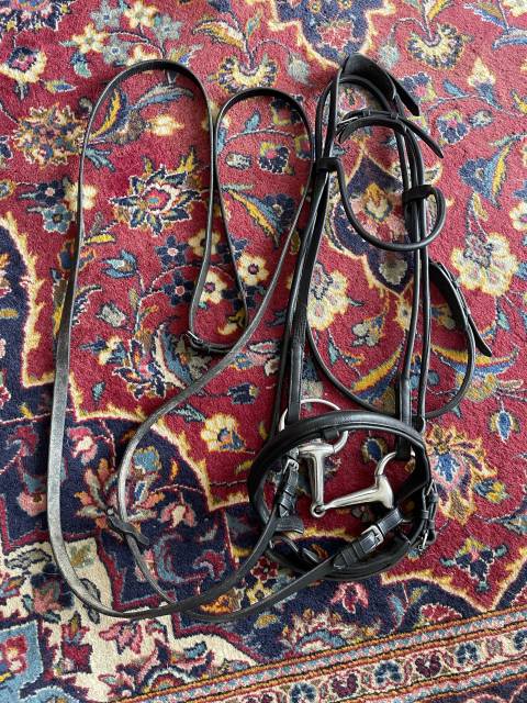 Filet rond en cuir noir 