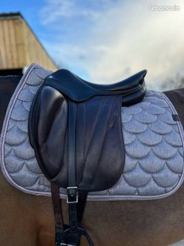 Selle de dressage Butet 17''n siège semi plat