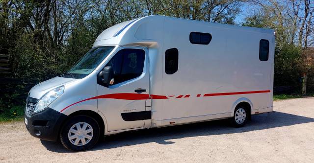 camion à chevaux Master3 2.3dci THEAULT 5 places STALLE