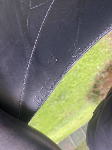 Selle de dressage noire