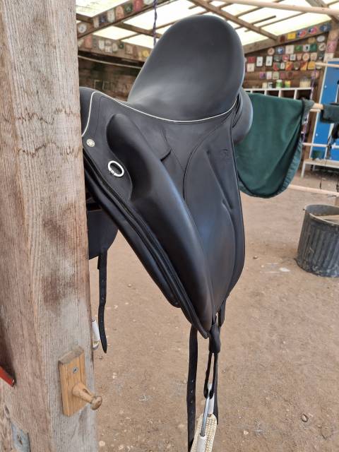 Selle dressage Devoucoux Mendia 17,5