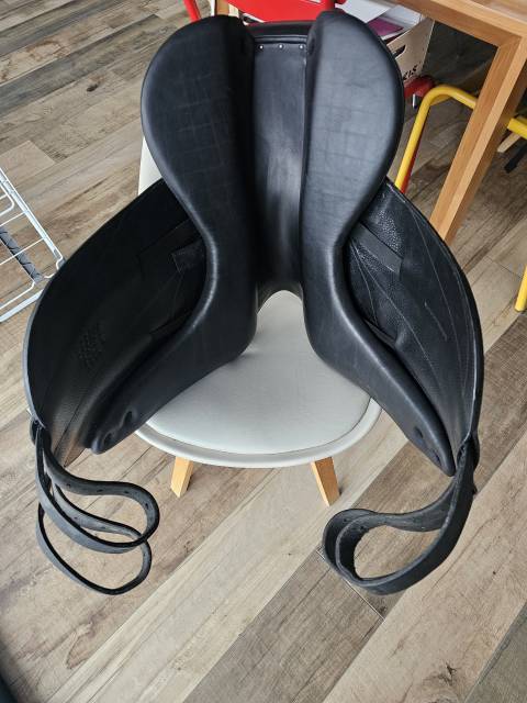Selle DRESSAGE AACHEN  17 FORESTIER 