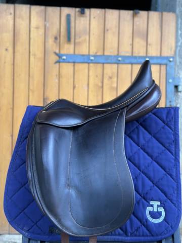 Selle dressage Childeric 17.5