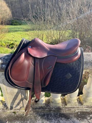 Cavalier vend selle DEVOUCOUX CHIBERTA O