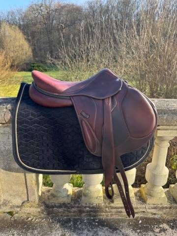 Cavalier vend selle DEVOUCOUX CHIBERTA O + sangle 