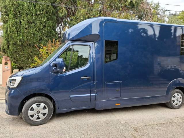Location Camion STX 2 chevaux, 5 places, Stalles neuf
