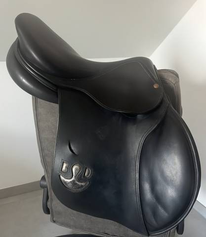 selle Bruno Delgrange Taille 17,5 