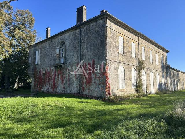 Très belle bâtisse historique sur 18ha