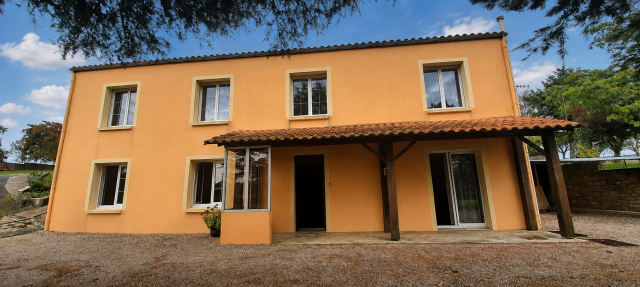 Propriété sur 1,7 ha à 15 mn de fontenay le comte (85)