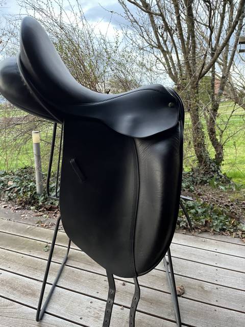 Selle de dressage 17’ 