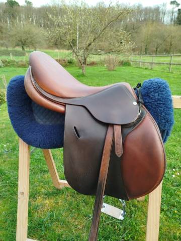 Selle BUTET  siège semi creux